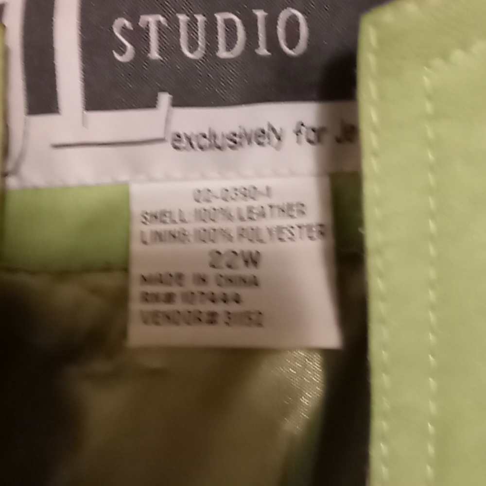 Leather Jacket - Picture 4 of 7